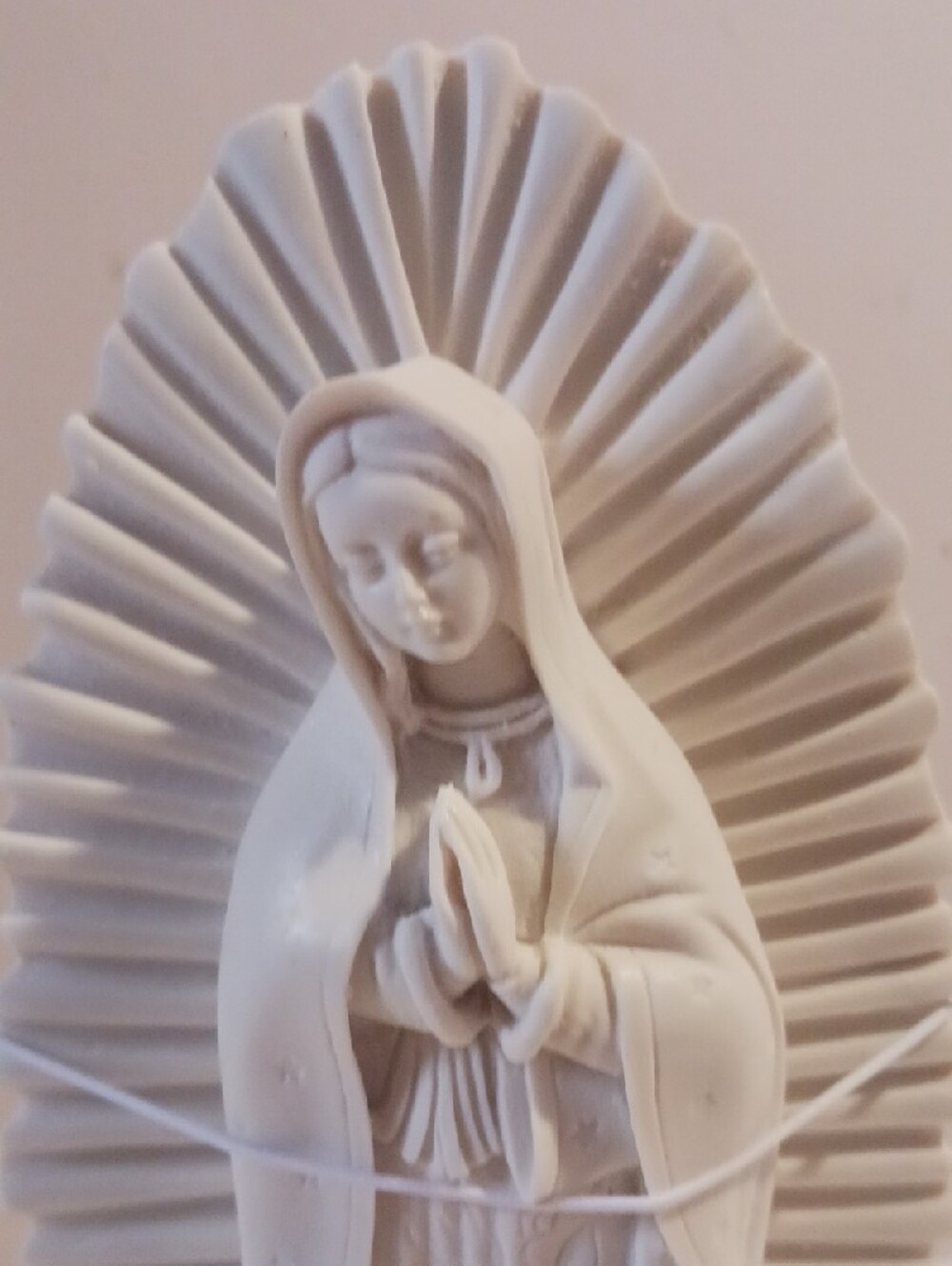 Beautiful White Virgin Mary Home Art Statue - Decorative Religious Figurine - Picture 5 of 12